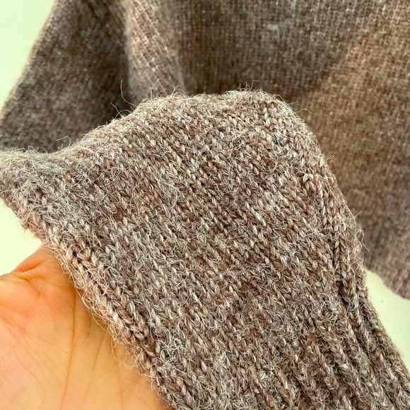 ❄️Garage Cropped V Neck Preppy Heather Brown and White “Hairy” Eloise Sweater - Picture 6 of 6